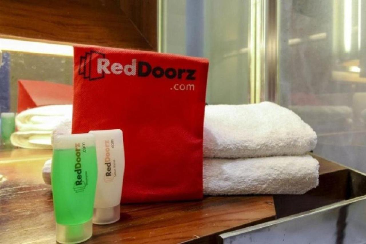 Hotel RedDoorz near Taman Bekapai Balikpapan  Zewnętrze zdjęcie